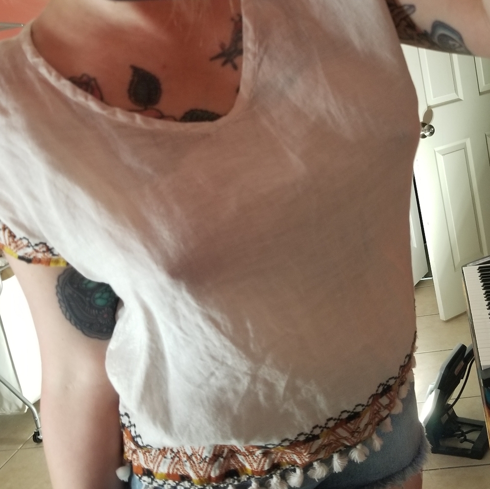 SOLD - Rachel Zoe Button Back Linen Top w Embroidery Detail - sz M